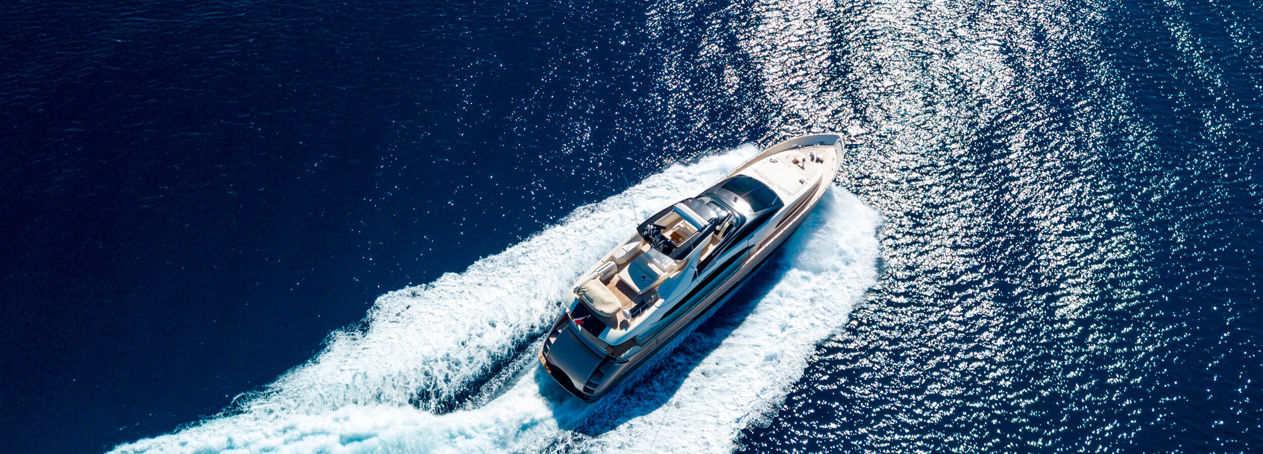 yacht-sailing-on-the-sea