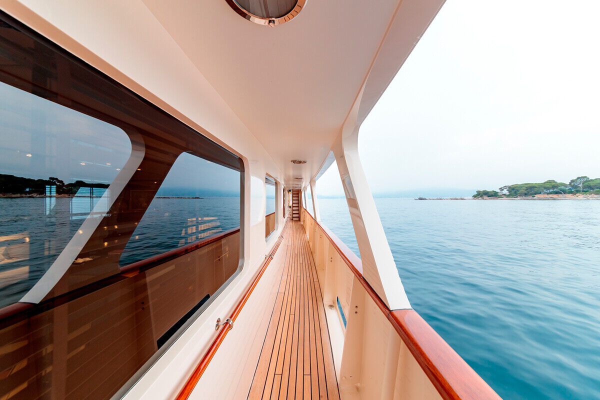 beautiful-shot-from-the-yacht